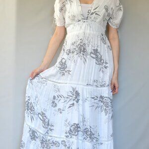Summer gray and white dress by Aladore.